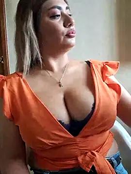 Luna--95 from StripChat is Freechat