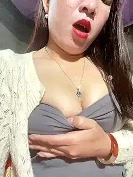 Luna-ass from StripChat is Freechat