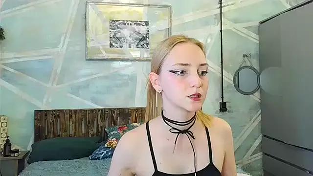 Luna-Fever from StripChat is Freechat
