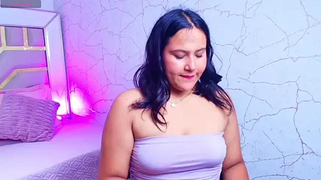 luna_jonezz from StripChat is Freechat