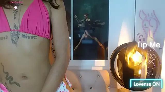 Luna_santana from StripChat is Freechat