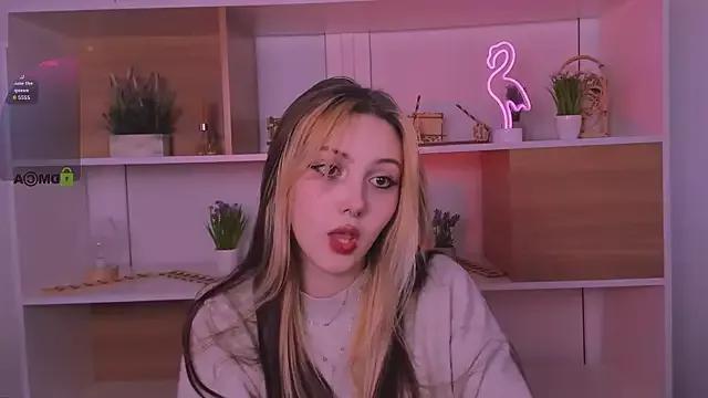 luna_tin from StripChat is Freechat