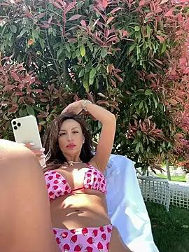 Customizable and immersive: Energize your taste buds and checkout our delicious choice of amateur cams liveshows with excited livestreamers getting their sweet physiques pounded with their beloved vibrating toys.