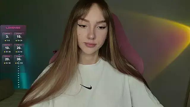 Lunainnk from StripChat is Freechat