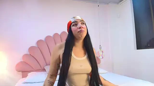 LunaRossy from StripChat is Freechat