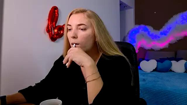 LunaSloan from StripChat is Freechat