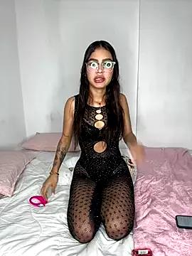 Customizable and immersive: Energize your taste buds and checkout our delicious choice of amateur cams liveshows with excited livestreamers getting their sweet physiques pounded with their beloved vibrating toys.