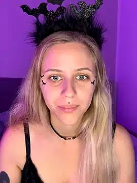 lunawolf21 from StripChat is Freechat