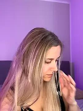 lunawolf21 from StripChat is Freechat