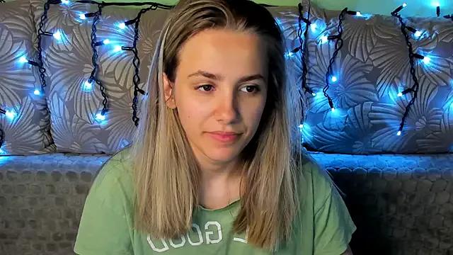 MaggieCake from StripChat is Freechat
