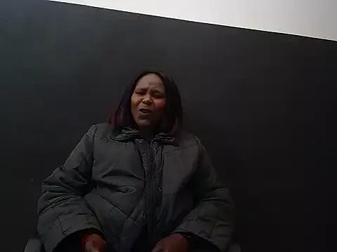MagicMilfXO from StripChat is Freechat