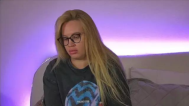 MariaNeumann from StripChat is Freechat