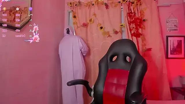 Customizable and immersive: Energize your taste buds and checkout our delicious choice of amateur cams liveshows with excited livestreamers getting their sweet physiques pounded with their beloved vibrating toys.