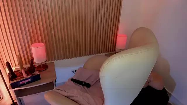 Customizable and immersive: Energize your taste buds and checkout our delicious choice of amateur cams liveshows with excited livestreamers getting their sweet physiques pounded with their beloved vibrating toys.
