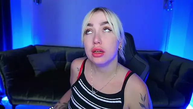 MariellaVi from StripChat is Freechat