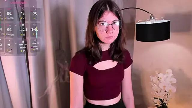 MarilynMun from StripChat is Freechat