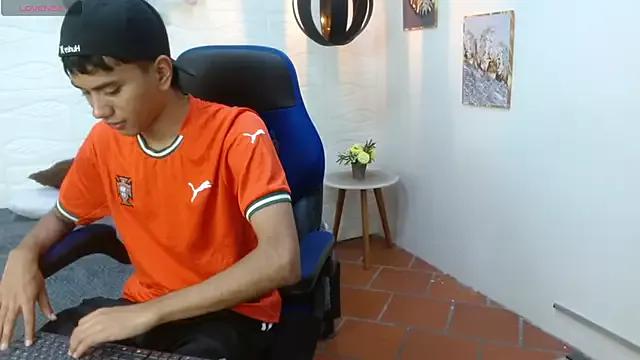 markbowie from StripChat is Freechat