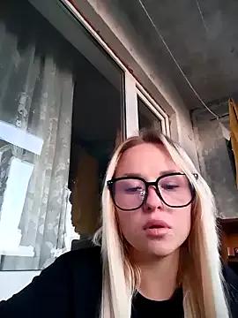 Mary_lil from StripChat is Freechat
