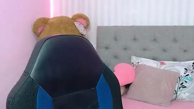 Customizable and immersive: Energize your taste buds and checkout our delicious choice of amateur cams liveshows with excited livestreamers getting their sweet physiques pounded with their beloved vibrating toys.