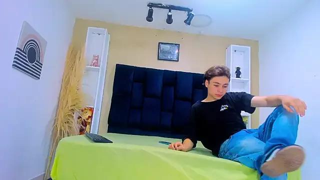 MaxAndLucas webcams show profile image 