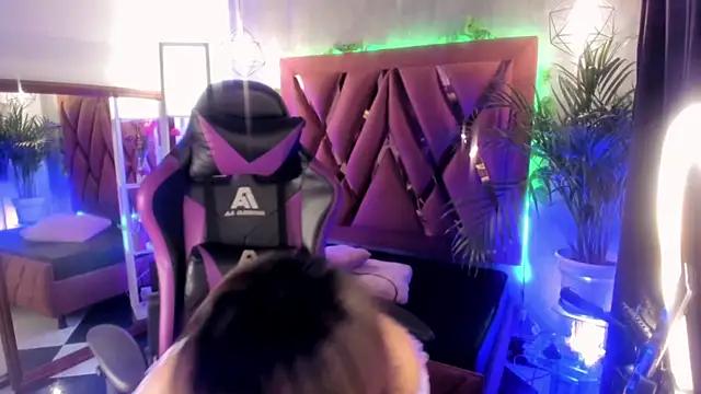 Customizable and immersive: Energize your taste buds and checkout our delicious choice of amateur cams liveshows with excited livestreamers getting their sweet physiques pounded with their beloved vibrating toys.