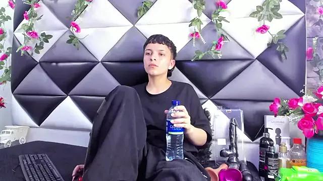 Customizable and immersive: Energize your taste buds and checkout our delicious choice of amateur cams liveshows with excited livestreamers getting their sweet physiques pounded with their beloved vibrating toys.