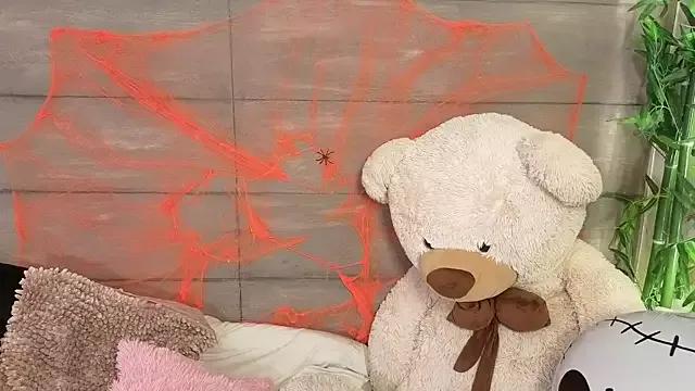 Customizable and immersive: Energize your taste buds and checkout our delicious choice of amateur cams liveshows with excited livestreamers getting their sweet physiques pounded with their beloved vibrating toys.