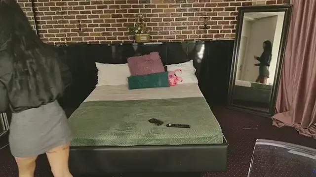 Customizable and immersive: Energize your taste buds and checkout our delicious choice of amateur cams liveshows with excited livestreamers getting their sweet physiques pounded with their beloved vibrating toys.