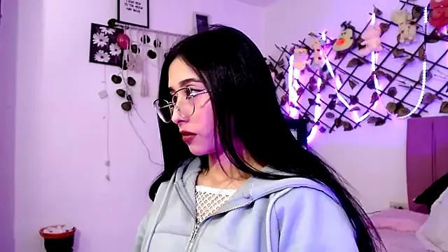 melissa__dolce from StripChat is Freechat