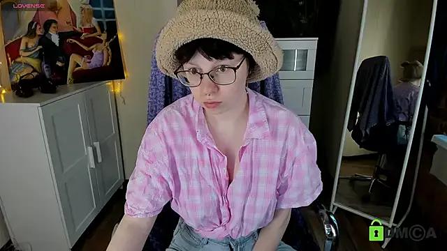 Customizable and immersive: Energize your taste buds and checkout our delicious choice of amateur cams liveshows with excited livestreamers getting their sweet physiques pounded with their beloved vibrating toys.