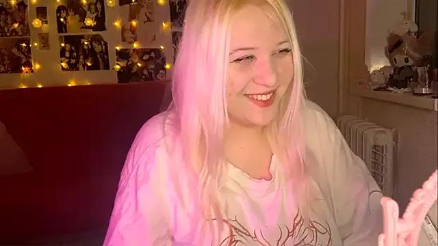 melissara1n from StripChat is Freechat