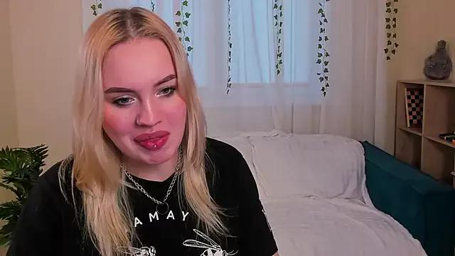Mellissatea_ from StripChat is Freechat