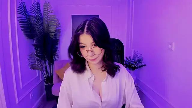 MeLLSawertyq from StripChat is Freechat