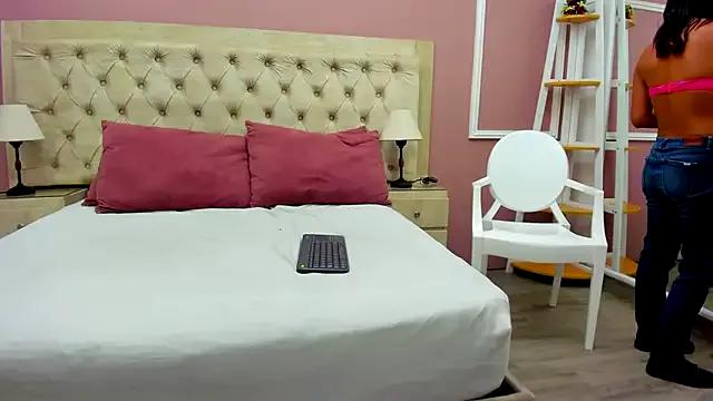 merlyaluna from StripChat is Freechat