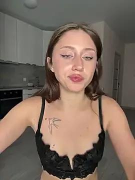MiaaLoveeee from StripChat is Freechat