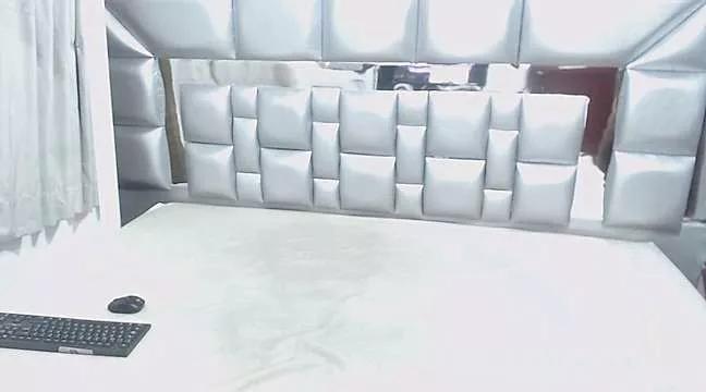 MiaaXXX1 from StripChat