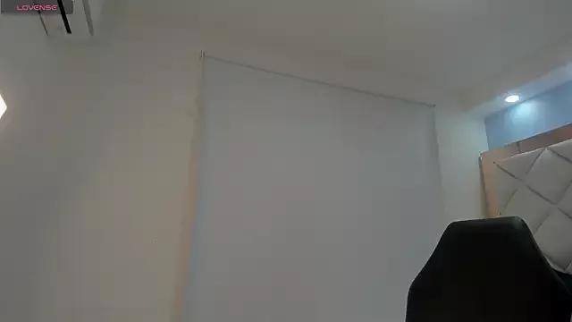 miadiamondd from StripChat is Freechat