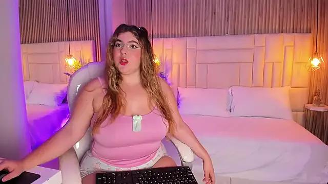 Customizable and immersive: Energize your taste buds and checkout our delicious choice of amateur cams liveshows with excited livestreamers getting their sweet physiques pounded with their beloved vibrating toys.