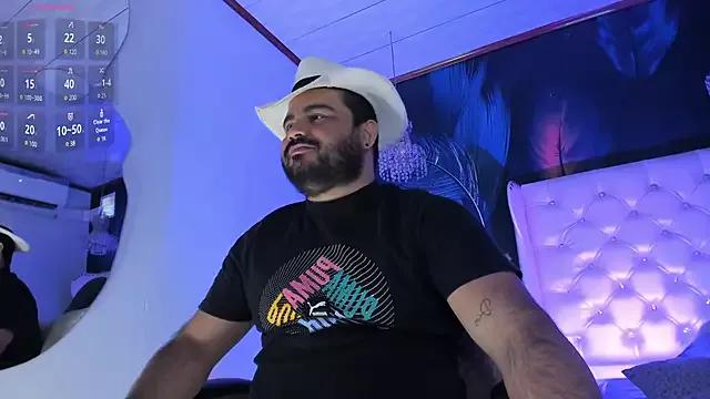 MichaelBear_ from StripChat is Freechat
