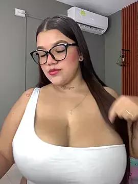 Michellesexxy from StripChat is Freechat