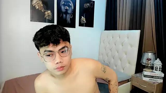 mightyhotcock from StripChat is Freechat