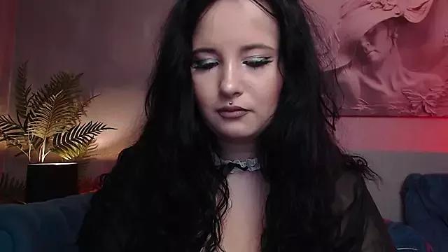 MikaSnake from StripChat is Freechat