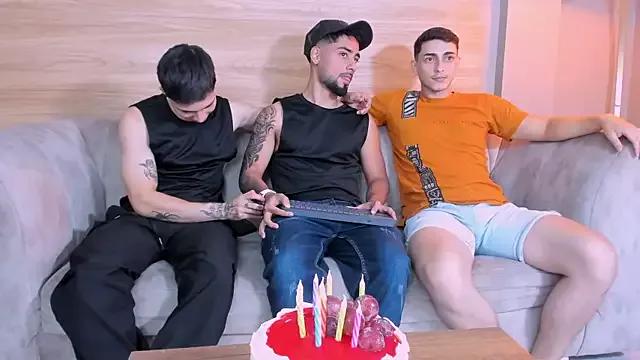 mike_friends from StripChat is Freechat