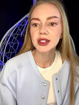 MilaMoone from StripChat is Freechat