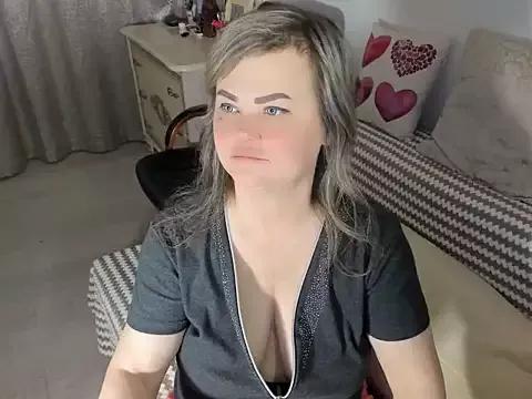 MildMature from StripChat is Freechat