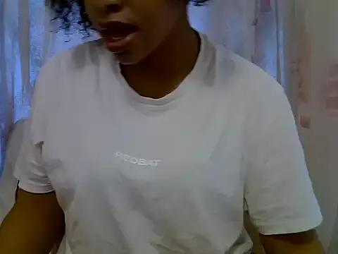Milkyjuicytitt from StripChat is Freechat