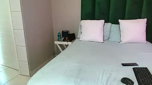 MILLA900 from StripChat