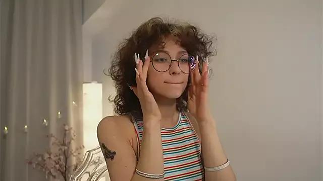 MimiLicks from StripChat is Freechat