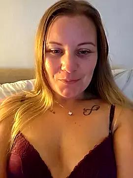 Miss-ShelbyXX from StripChat is Freechat