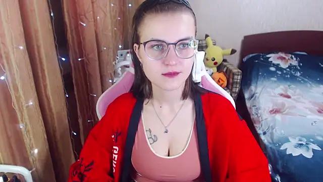MissBrightShine from StripChat